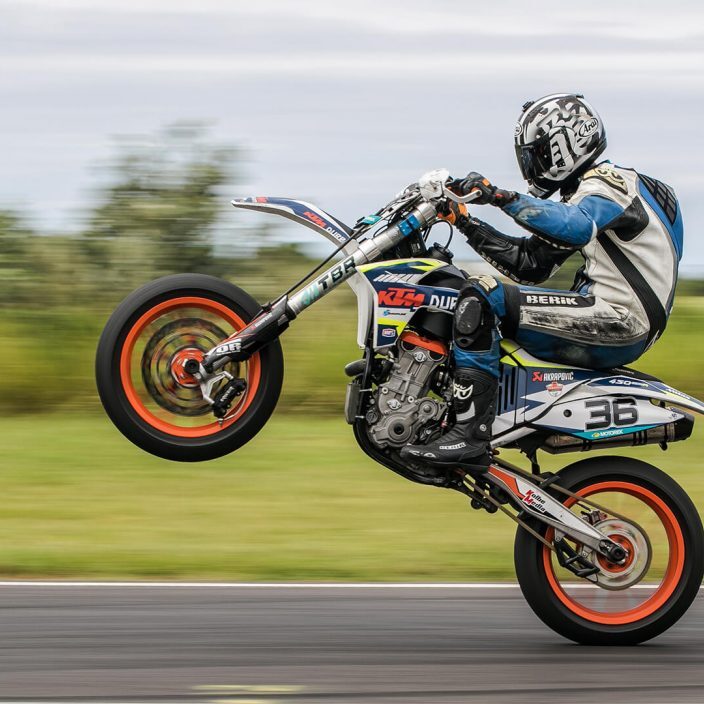 -4-AS-Motard Wheelie 2-Des-van Tonder-