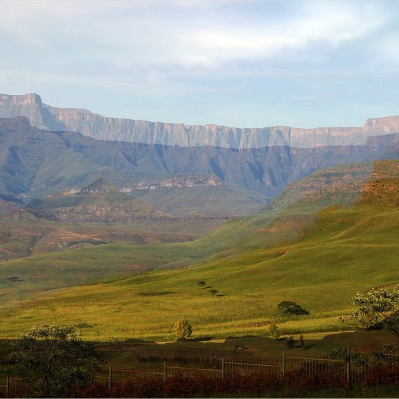 -4-TC-Doug-Couperthwaite-Drakensberg Amphitheatre-