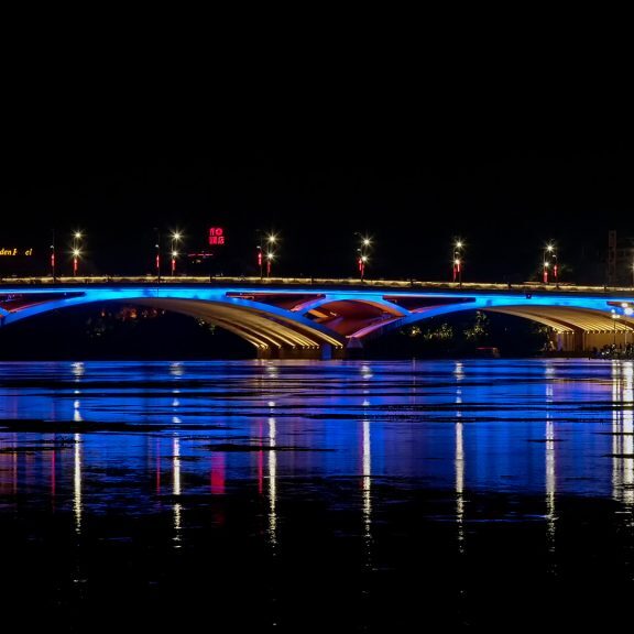 -5-TC-Rob-HART-River Li bridge reflections-